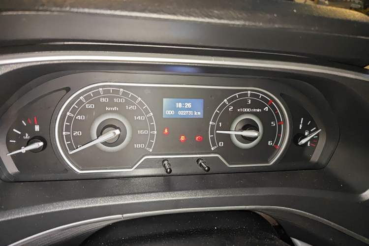 Used SAIC MAXUS Xintu V80 2024 Aotong Value Edition 6MT Long-Wheelbase Mid-Roof Model with 127 Ps Available in 6/7/8/9-Seater Configurations
