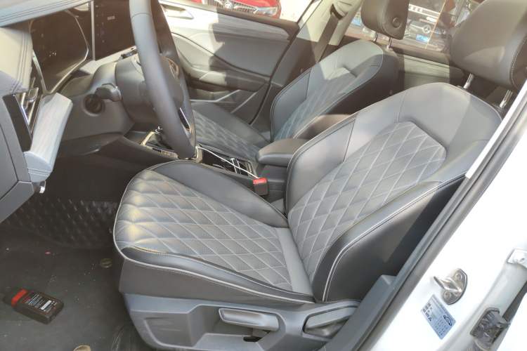 Used Volkswagen Sagitar 2023 300TSI DSG Excellence Edition Left Front Seat