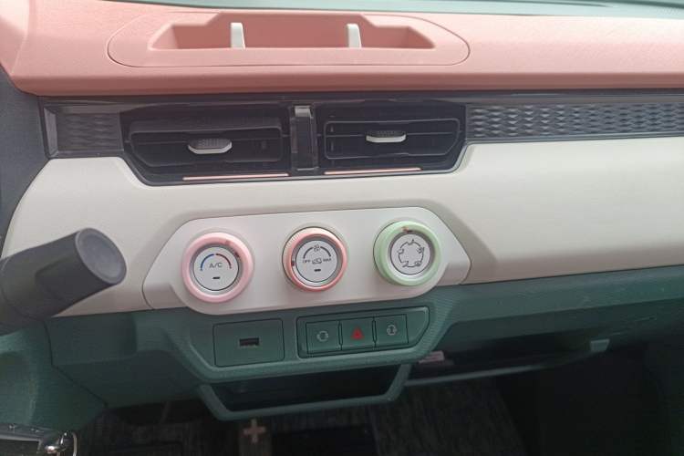 Used Chery QQ Ice Cream 2022 170km Sundae Phosphate Lithium-Ion