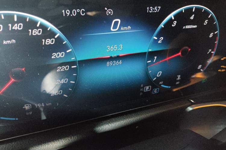 Used Mercedes-Benz GLB 2022 Updated GLB 200 Fashion Edition Odometer Close Up