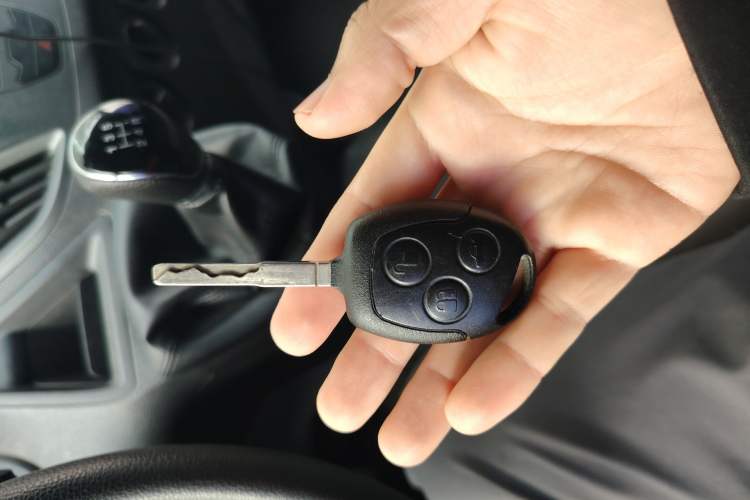 Used Ford Transit 2017 2.0T Diesel Multi-Function Commercial Vehicle Short Wheelbase Mid-Roof China V Standard Vehicle Key