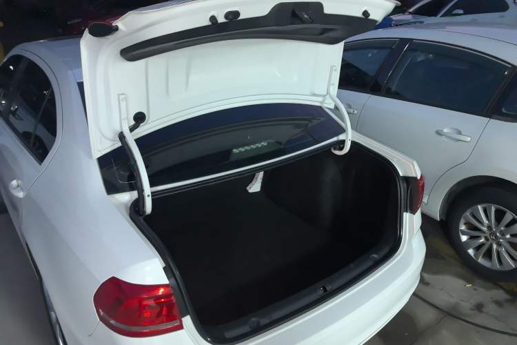 Used Volkswagen Lavida 2017 1.6L Automatic Comfort Edition
