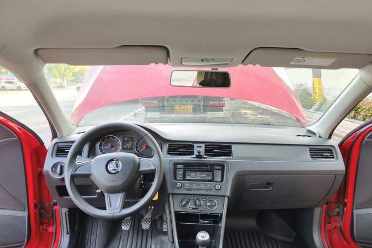 Used Skoda Rapid Spaceback 2016 1.6L Manual Front-Wheel-Drive Version