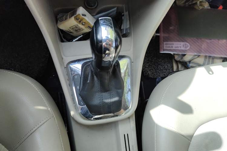 Used Volkswagen Santana 2013 1.6L Automatic Comfort Edition Gear Lever