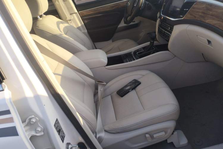 Used GAC Trumpchi GS8 2017 320T Two-Wheel Drive Luxury Smart Connectivity Version (7 Seats)
