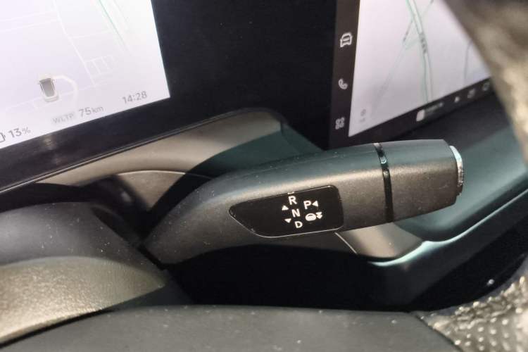 Used XPeng P7 2022 670N+ Gear Lever