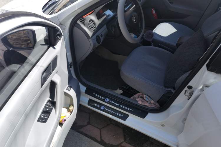 Used Volkswagen Jetta 2015 Value Edition 1.6L Manual Fashionable Style Driver Seat