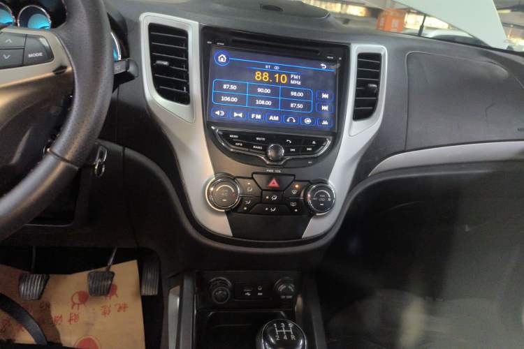 Used CHANGAN CS35 2014 1.6L Manual Luxury Model China IV Standard Audio And AC Panel