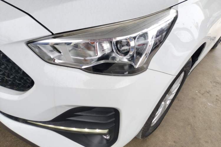 Used Haval M6 2019 1.5T DCT Two-Wheel Drive Elite Version China VI Standard Left Front Headlight