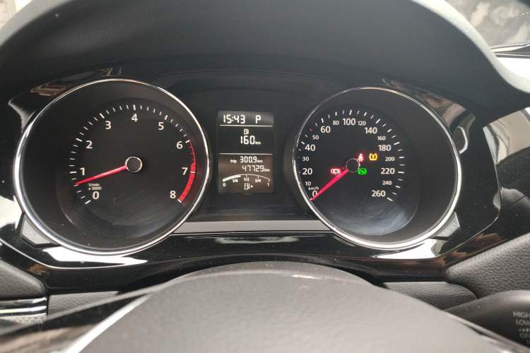 Used Volkswagen Sagitar 2015 1.6L Automatic Comfort Model Instrument Cluster