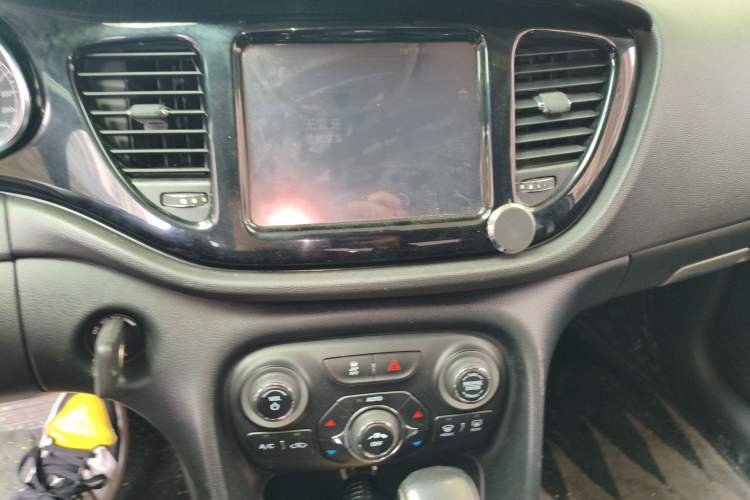 Used Fiat Viaggio 2012 1.4T Automatic Luxury Edition Audio And AC Panel