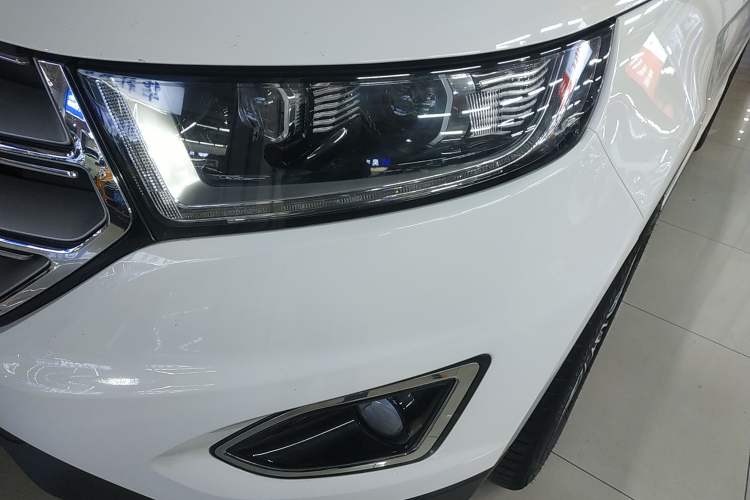 Used Ford Edge 2018 EcoBoost 245 Two-Wheel-Drive Platinum Edition 5 Seats
