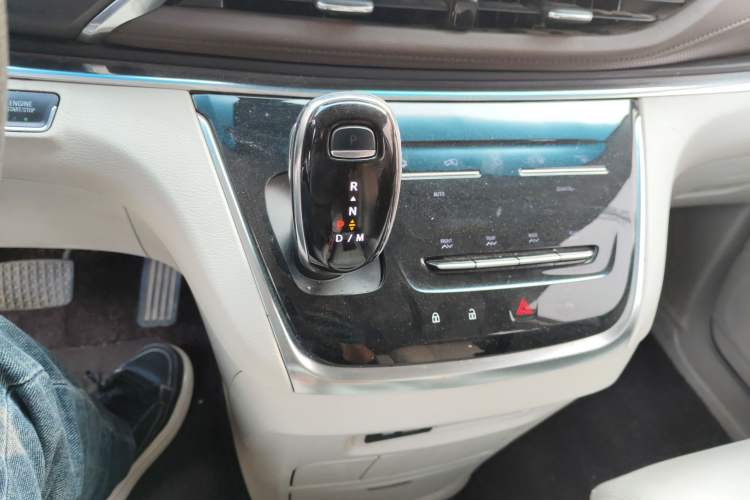 Used Buick GL8 2023 Land Executive Class Smart Enjoyment Model