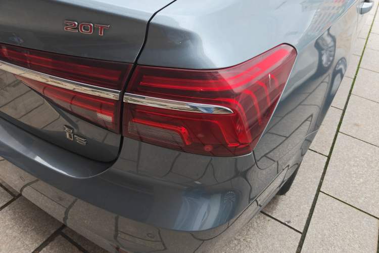 Used Roewe i6 2017 20T Automatic Internet Smart Edition Right Rear Taillight