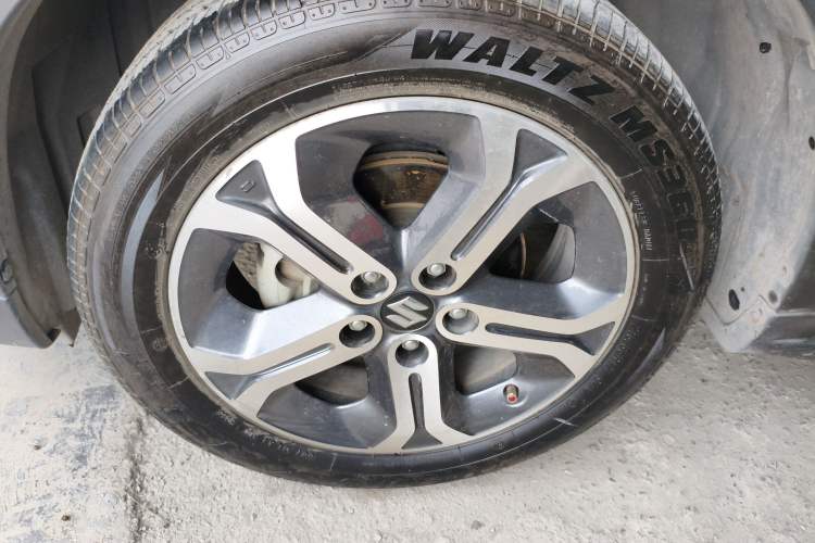 Used Suzuki Vitara 2016 1.4T Automatic Two-Wheel Drive Luxury Version Left Front Wheel Hub