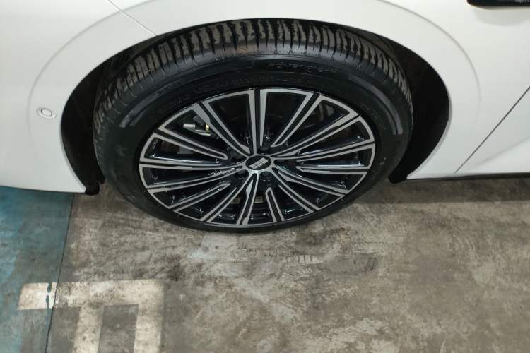 Used Geely Galaxy 8 2025 130km EM-i Flagship Edition