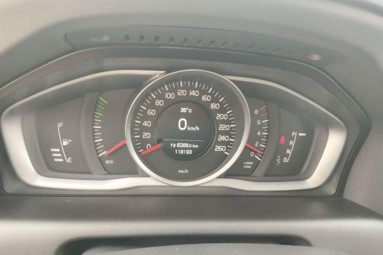 Used Volvo XC60 2017 T5 Smart Upgrade Edition Instrument Cluster