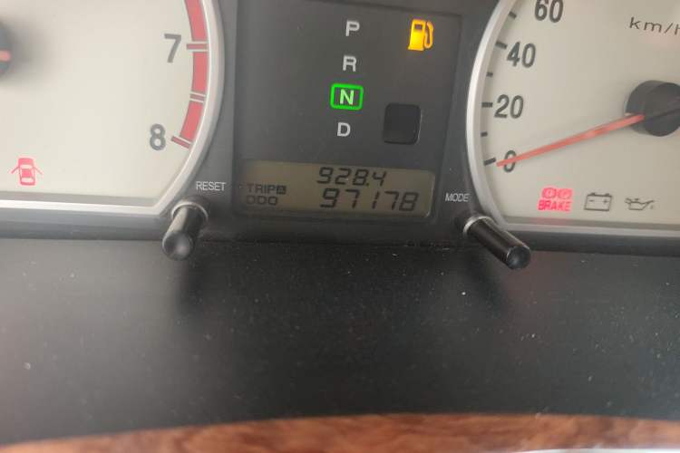 Used Hyundai MoInca 2009 2.0L Automatic Prestige GL Trim
