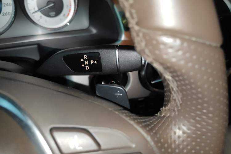 Used Mercedes-Benz GLK-Class 2014 GLK 260 4MATIC Dynamic Model Gear Lever