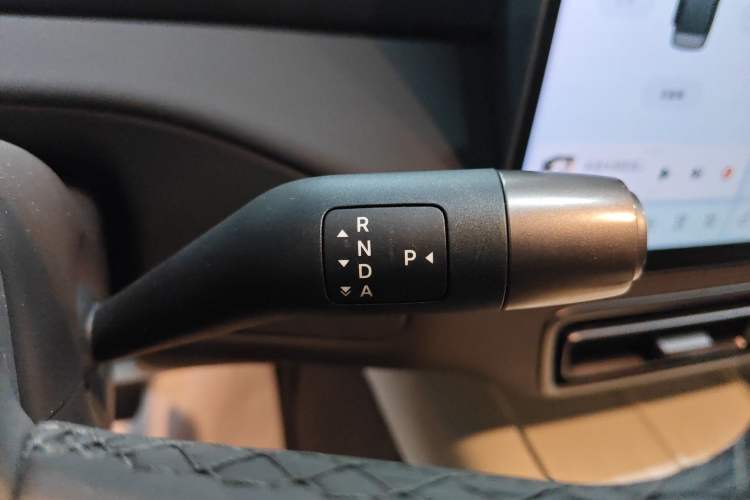 Used Li Auto MEGA 2024 Ultra Model
