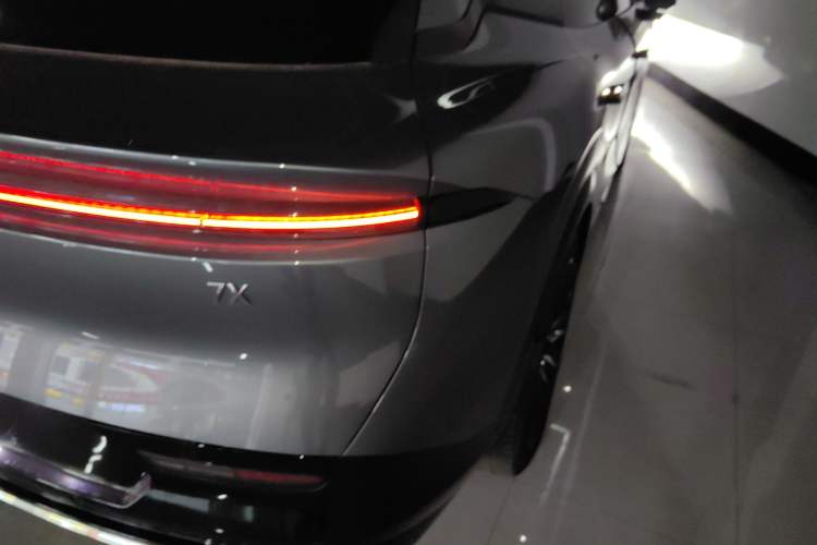 Used Zeekr 7X 2025 100 kWh Long-Range Rear-Wheel Drive with Intelligent Driving Features
