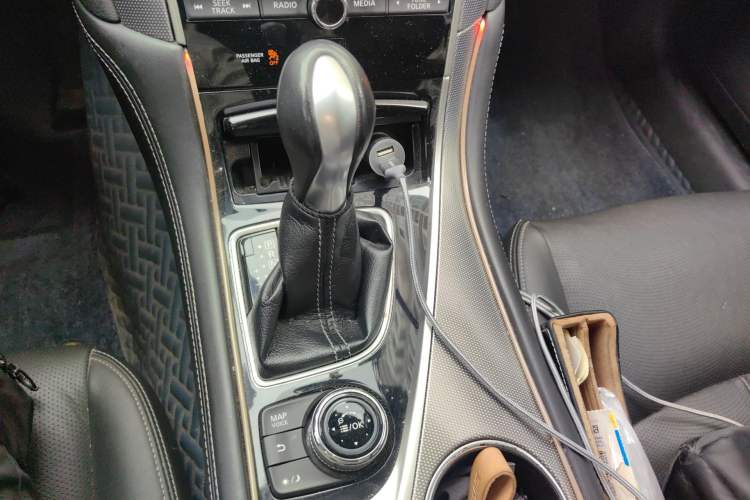 Used Infiniti Q50L 2016 2.0T Enjoyment Edition Gear Lever