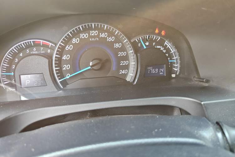 Used Toyota Camry 2013 2.0G Comfort Edition Odometer Close Up