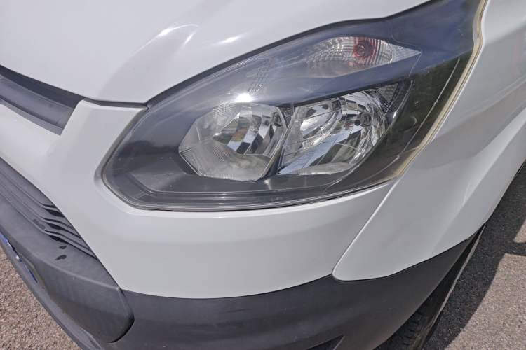 Used Ford Transit 2017 2.0T Diesel Multi-Purpose Commercial Vehicle Short Wheelbase Low Roof China V Standard