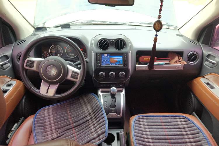 Used Jeep Compass 2014 2.4L four-wheel drive luxury navigation version
