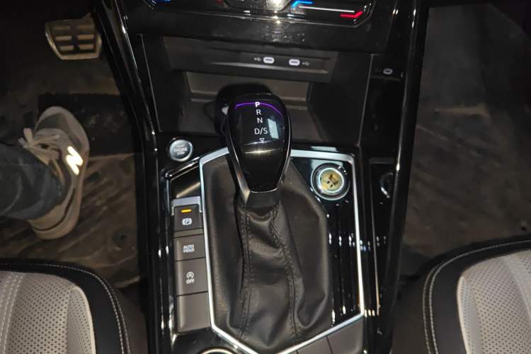 Used Volkswagen Tayron 2023 380TSI Four-Wheel Drive R-Line Pro Smart Edition Gear Lever