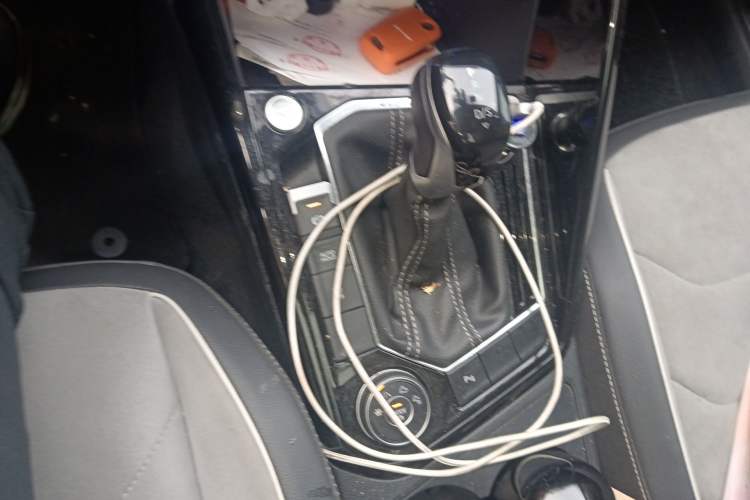 Used Volkswagen Tayron 2021 380TSI All-Wheel Drive R-Line Connected Version Gear Lever