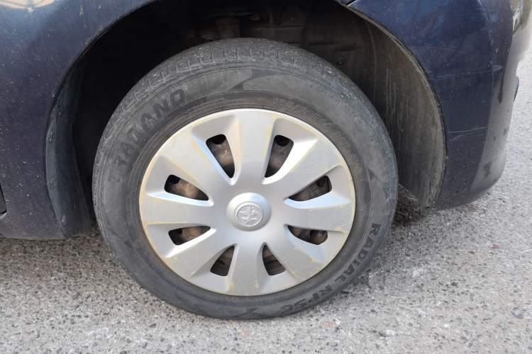 Used Venucia R30 2014 1.2L Manual Enjoyment Edition