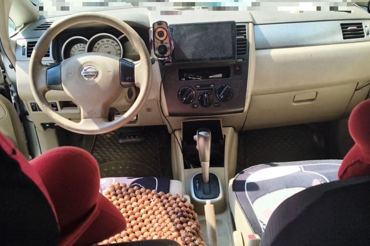 Used Nissan Tiida Sedan 2008 1.6L Automatic Fashion Edition Center Console