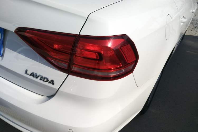 Used Volkswagen Lavida 2019 Lavida Start 1.5L Manual Fashion Edition China VI Standard Right Rear Taillight