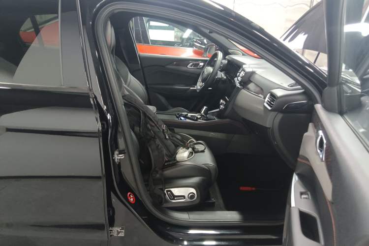 Used Lynk & Co 03 2020 1.5TD DCT JingPro Edition Right Front Seat