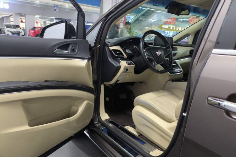 Used Buick GL8 2023 Land Executive Class 652T Luxury Model