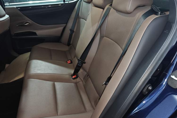 Used Lexus ES 2023 200 Excellence Edition