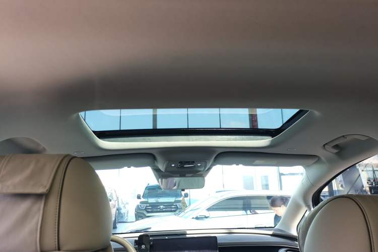 Used Denza D9 2022 DM-i 1040 Prestige Model
