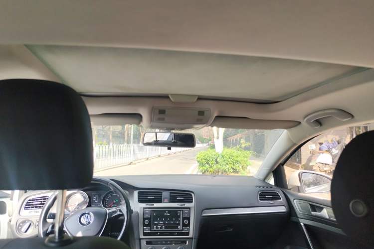 Used Volkswagen Golf 2014 1.4TSI Automatic Comfort Model Headliner