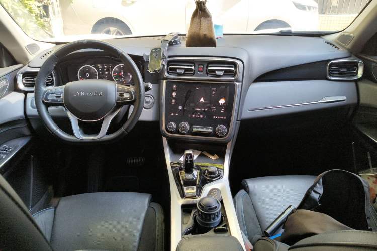 Used Lynk & Co 01 EM-P 2019 1.5T PHEV Pro Center Console