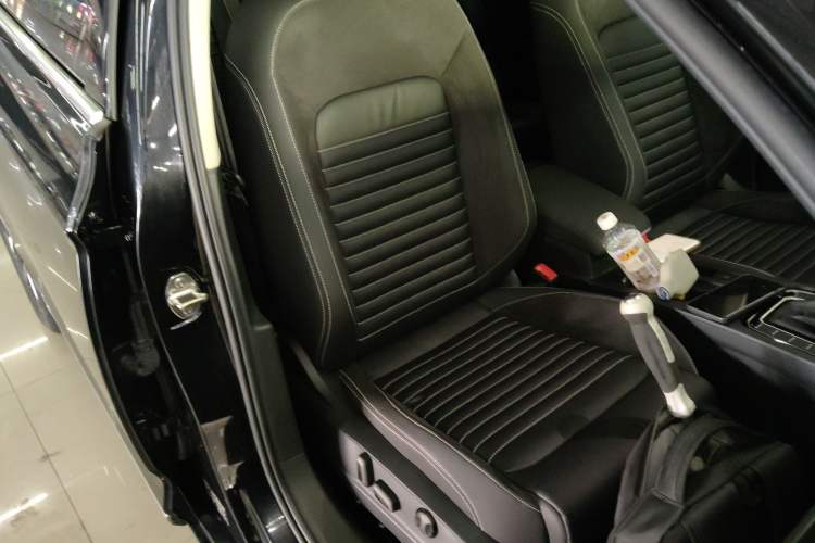 Used Volkswagen Magotan 2020 280TSI DSG Leading Edition Right Front Seat