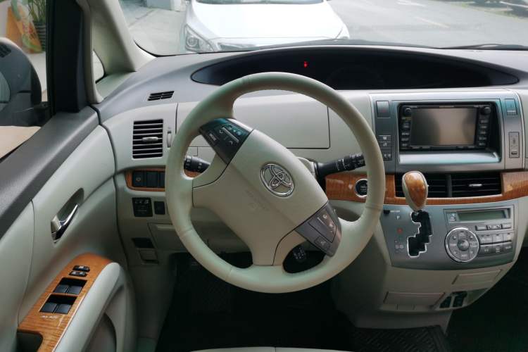 Used Toyota Previa 2012 2.4L 7-Seater Standard Edition Steering Wheel
