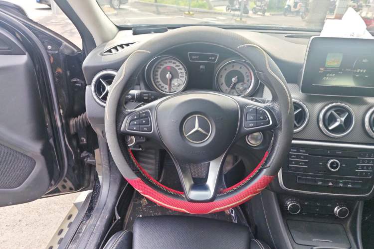 Used Mercedes-Benz GLA 2016 GLA 200 Sport Edition Steering Wheel