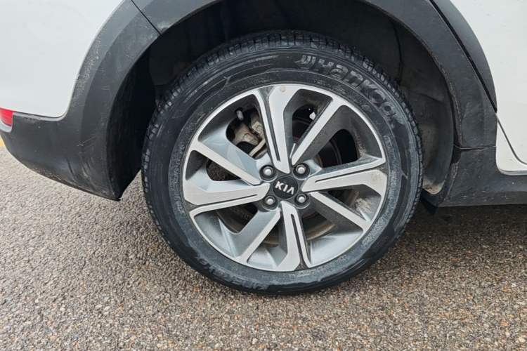 Used Kia KX Cross 2017 1.4L MT GLS