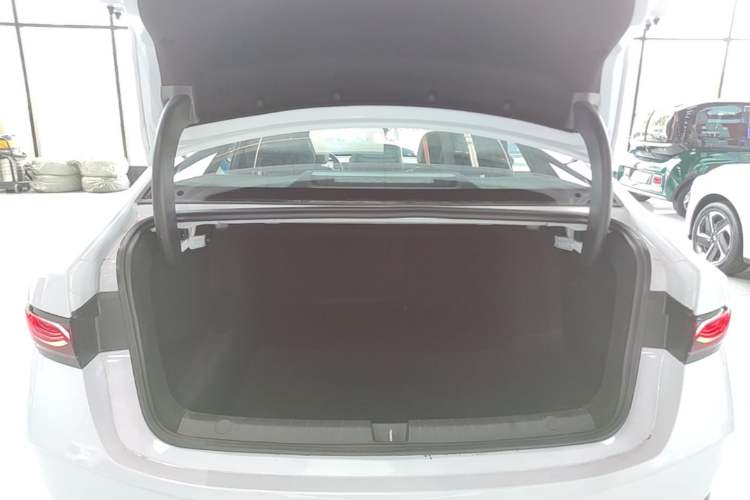 Used BYD Qin PLUS 2025 DM-i Smart Drive 120KM Superior Model

