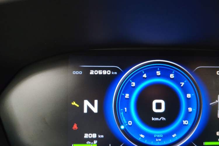 Used Brilliance Xinri i03 2021 318 km 31.45 kWh Odometer Close Up