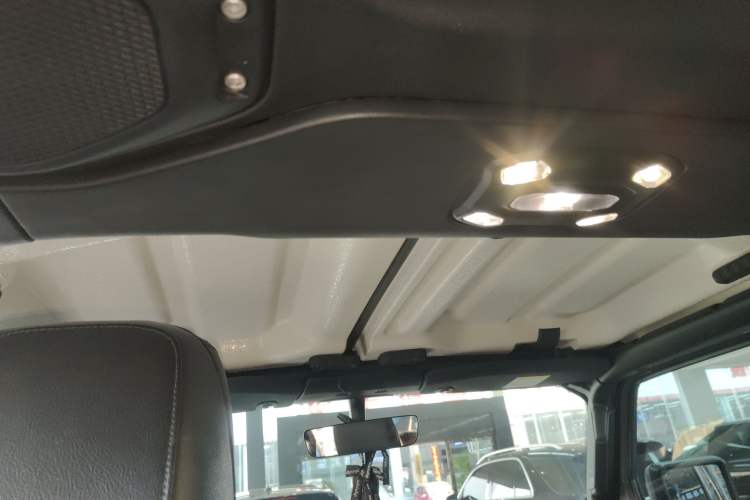 Used Jeep Wrangler 2019 2.0T Sahara Four-Door Version China VI Emission Standard