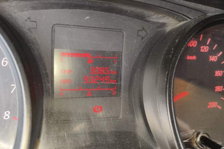 Used Wuling Hongguang 2019 1.5L S Basic Version China VI Standard LAR Odometer Close Up