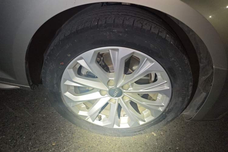 Used Audi A4L 2019 40 TFSI Ambition China VI Right Front Wheel Hub