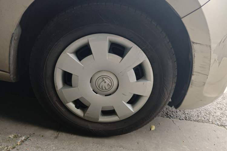 Used Skoda Rapid 2016 1.6L Manual Front-Wheel-Drive Version Right Front Wheel Hub